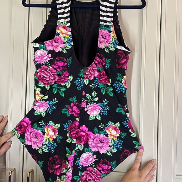 Torrid One Piece Bathing Suit 2X - Picture 2 of 4
